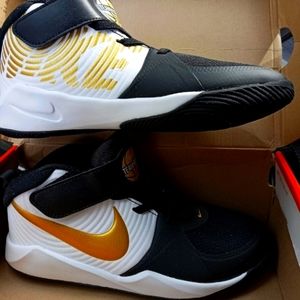 Boys Nike Basketball Athletic Sneakers